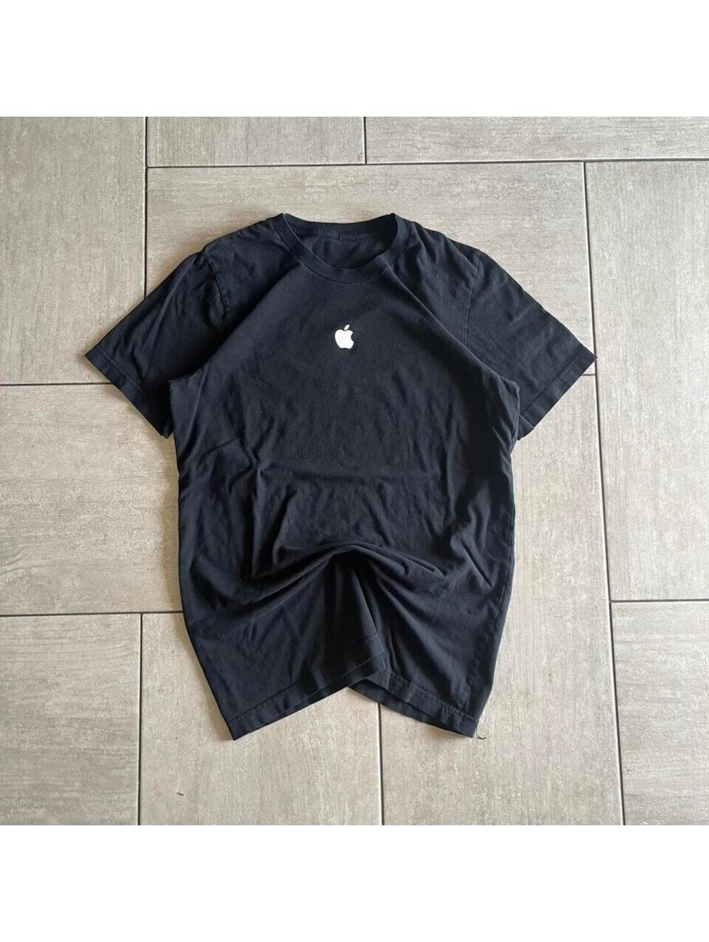 Apple Logo s Tech Employee Promo